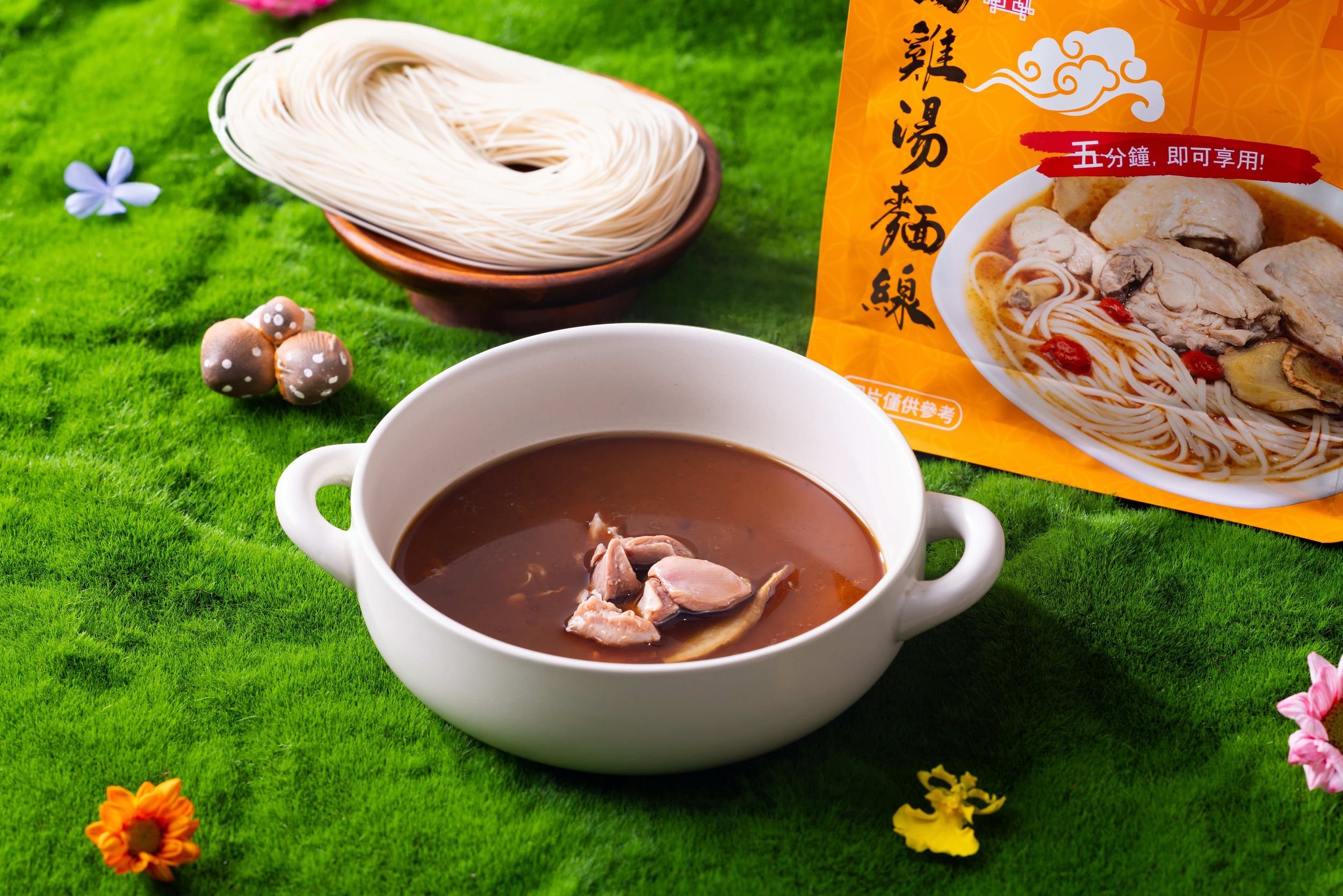 屏東永續好屏友專案商品攝影，20個青年品牌產品形象照，拍攝用於LINE禮物平台上架，統一視覺規格與構圖比例，呈現專業電商主圖質感，強化品牌辨識度與銷售轉換力。影像不只是記錄，而是品牌走向市場的重要橋梁。透過本次合作，我們看見在地創業者的能量，也相信專業影像能成為支持品牌長期成長。