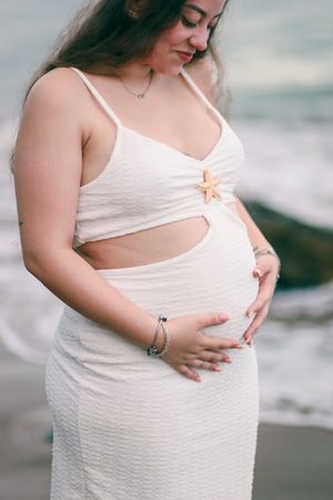 Puerto Rico Photographer. Albert Ray Photo. Maternity Photoshoot. Beach Photoshoot. Book Now. Pregnancy Photos. Portraits. San Juan.