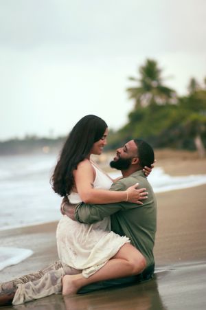 Puerto Rico Photographer. Albert Ray Photo. Book Now. Beach Photoshoot. San Juan Puerto Rico Engagement Photoshoot. Elopement photos. Couple