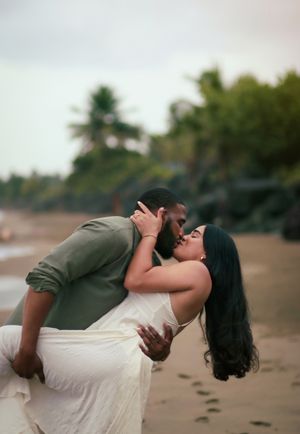 Puerto Rico Photographer. Albert Ray Photo. Book Now. Beach Photoshoot. San Juan Puerto Rico Engagement Photoshoot. Elopement photos. Couple
