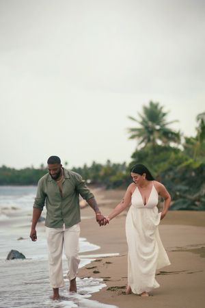 Puerto Rico Photographer. Albert Ray Photo. Book Now. Beach Photoshoot. San Juan Puerto Rico Engagement Photoshoot. Elopement photos. Couple