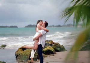 Puerto Rico Photographer. Albert Ray Photo. Book Now. Beach Photoshoot. Seaside Photoshoot. Engagement Photoshoot. Elopement photos.  Couple