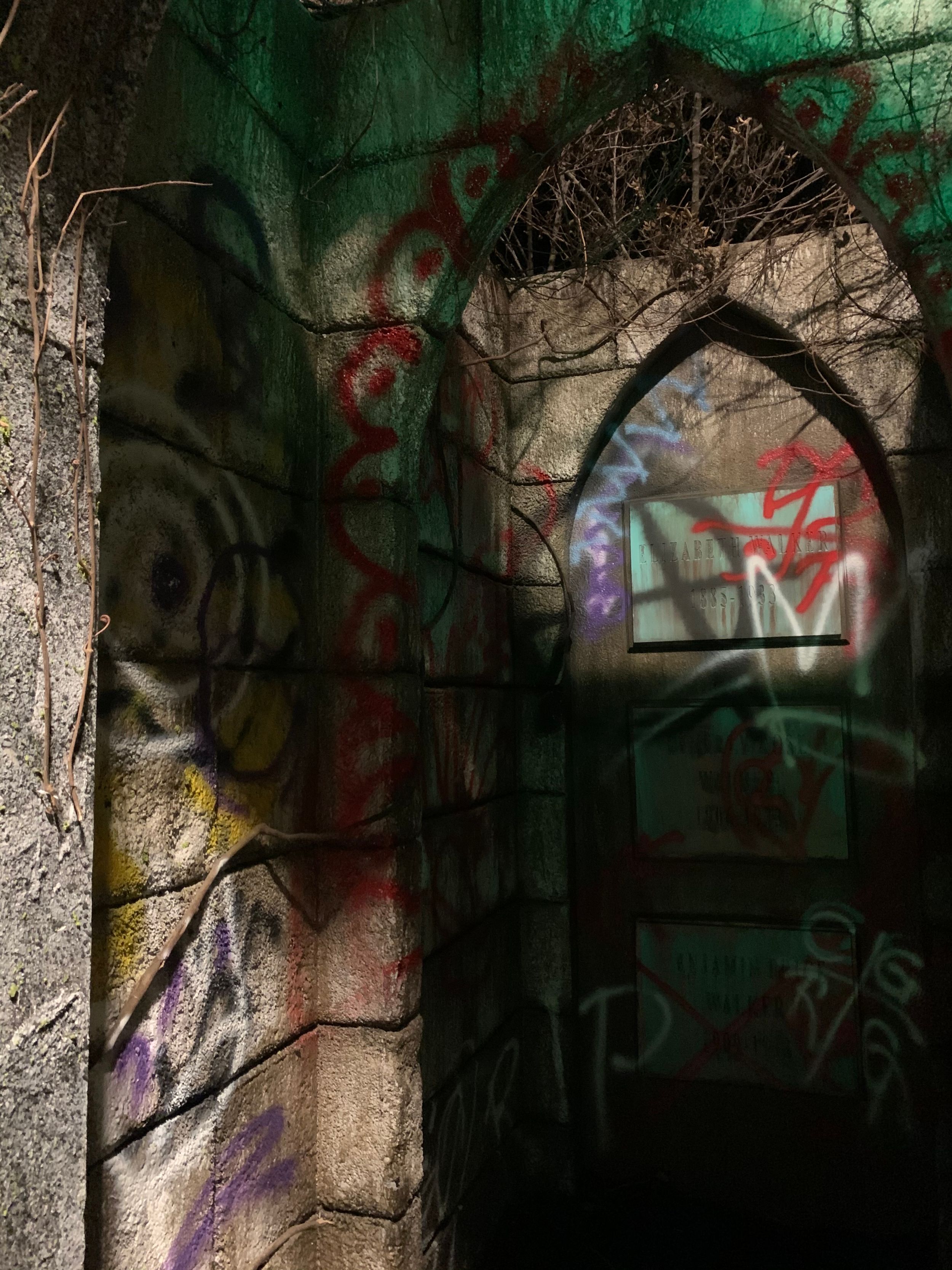 props for party, art pieces horror ghost.