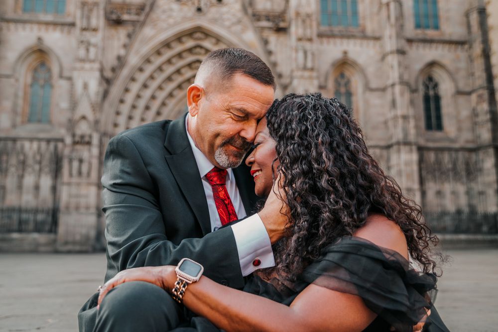 Barcelona morning photoshoot filled with love and laughter