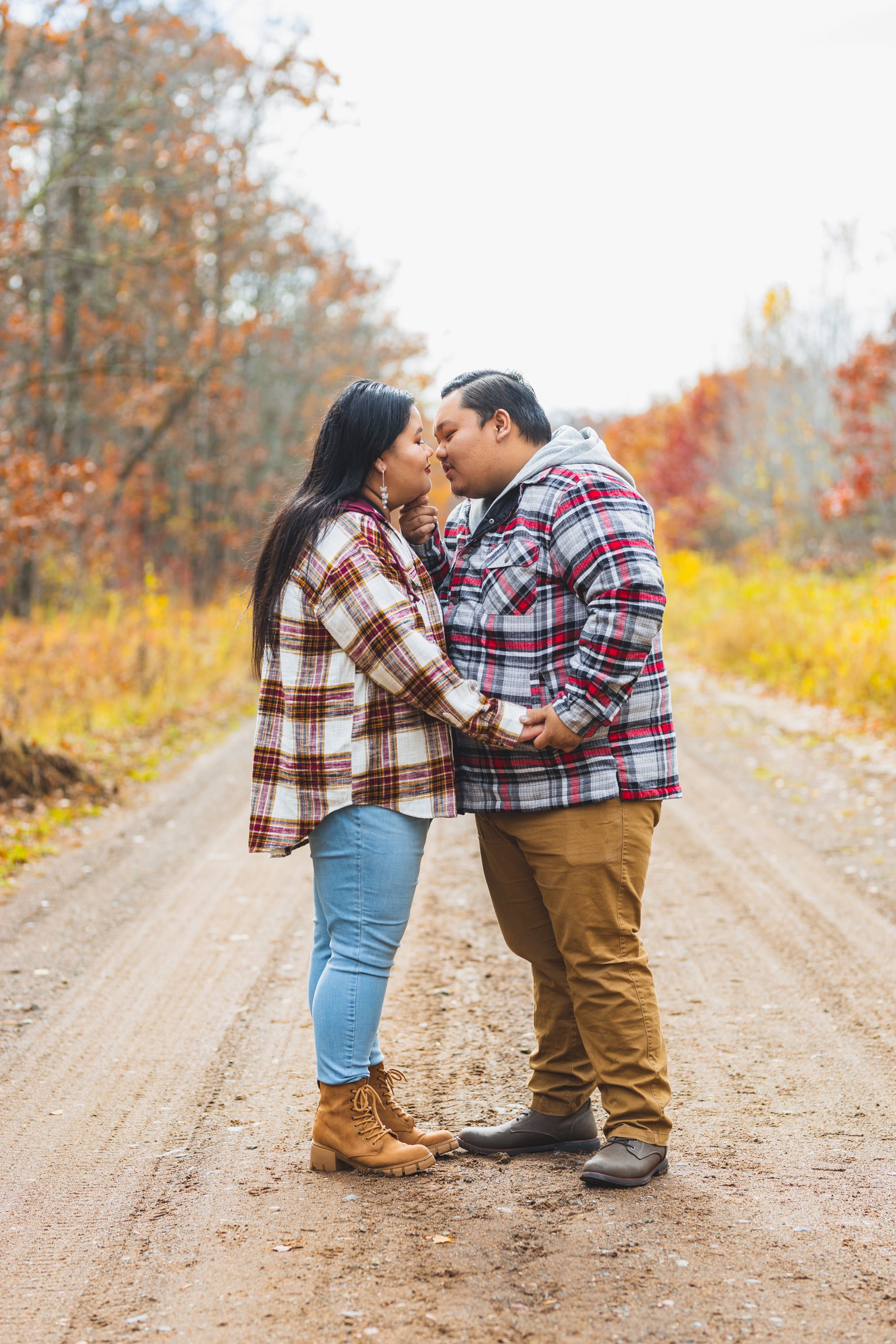 #SaintPaulphotographer
#couplesportrait
#Hmongcouplesportrait
#portraitphotography
#outsideportraitcouple
