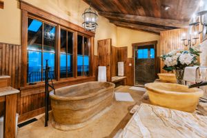 Real Estate Image luxury bathroom