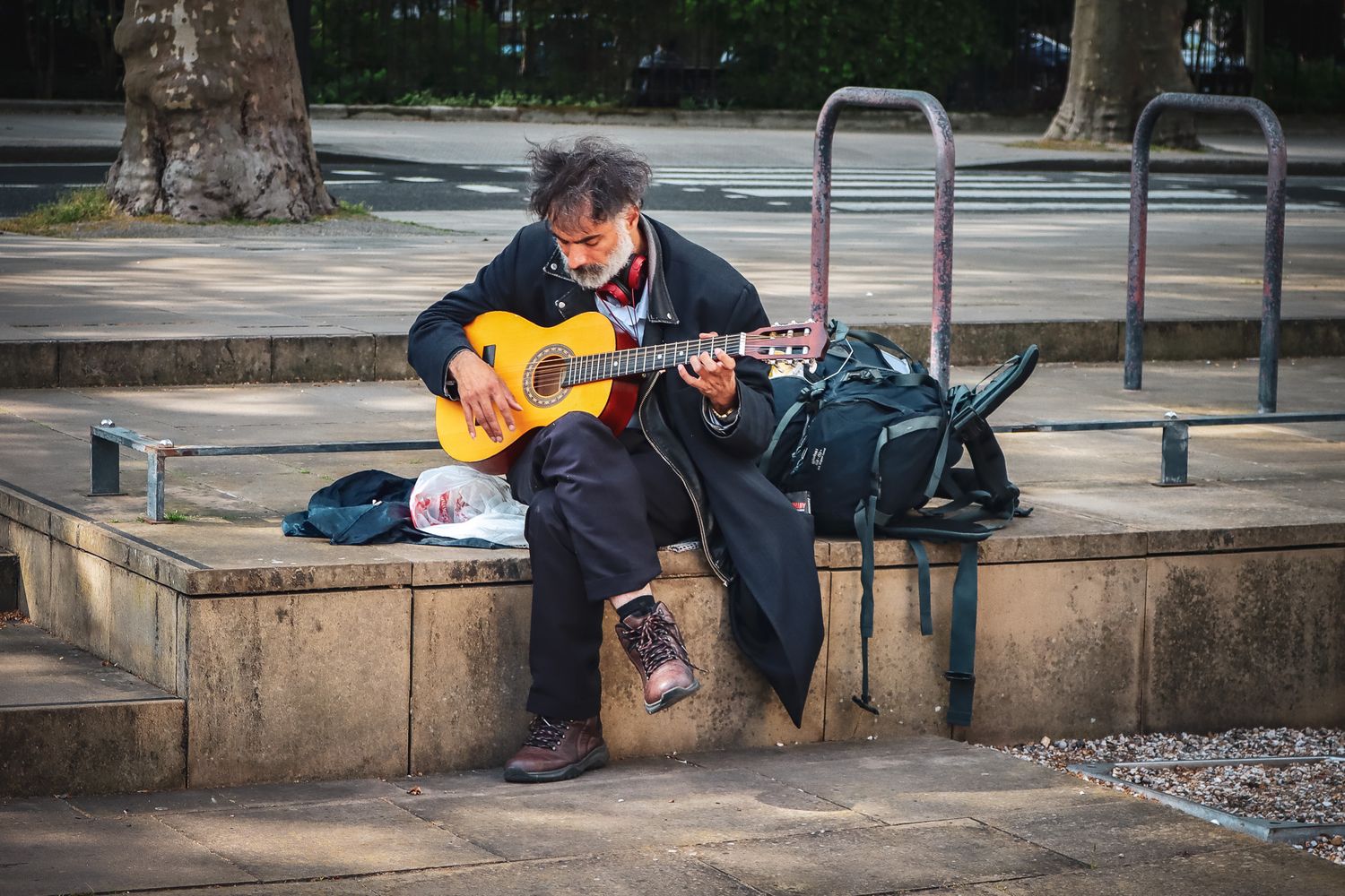 Quiet street portrait by Tate Modern in London by Emma Drohan, UK street photography Musician Guitar