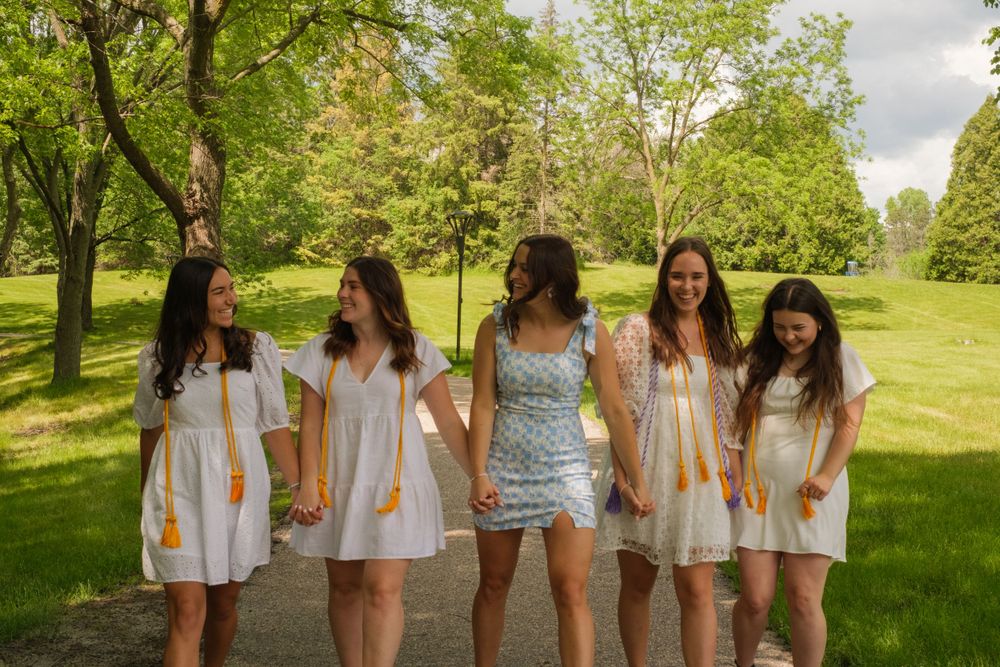 Senior photo session with Bethel University graduates