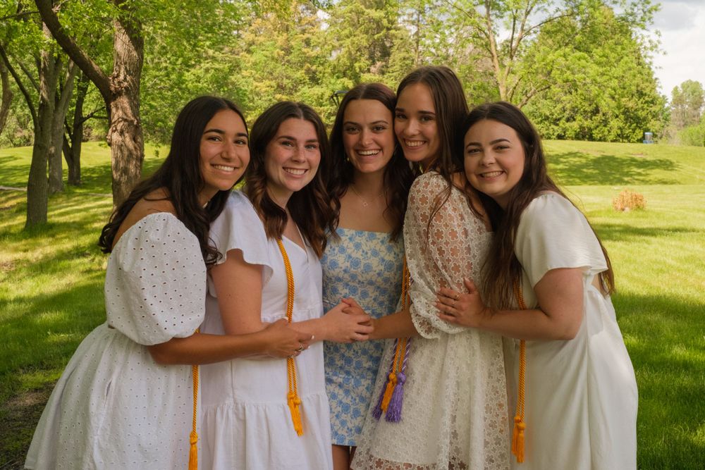 Senior photo session with Bethel University graduates