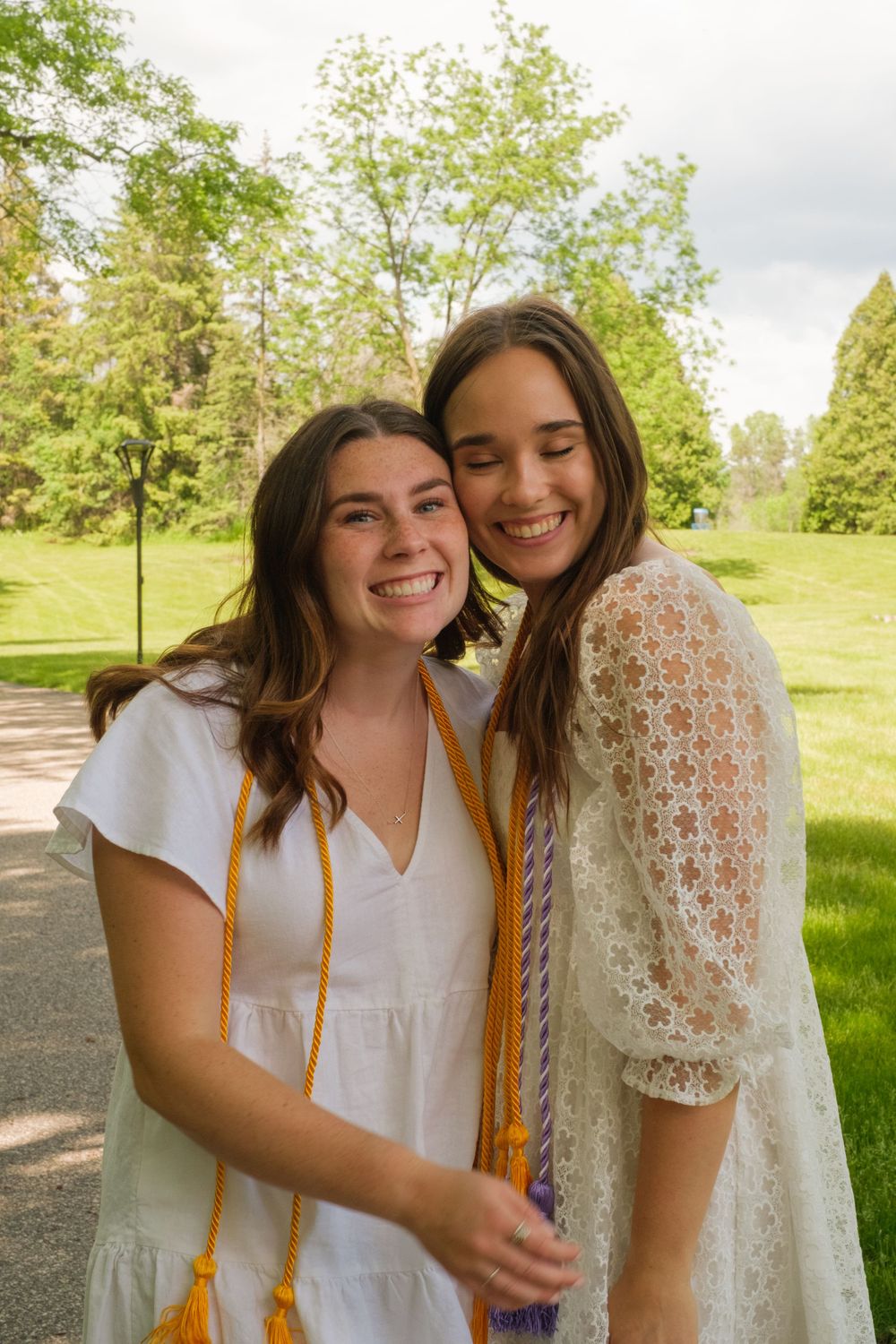 Senior photo session with Bethel University graduates