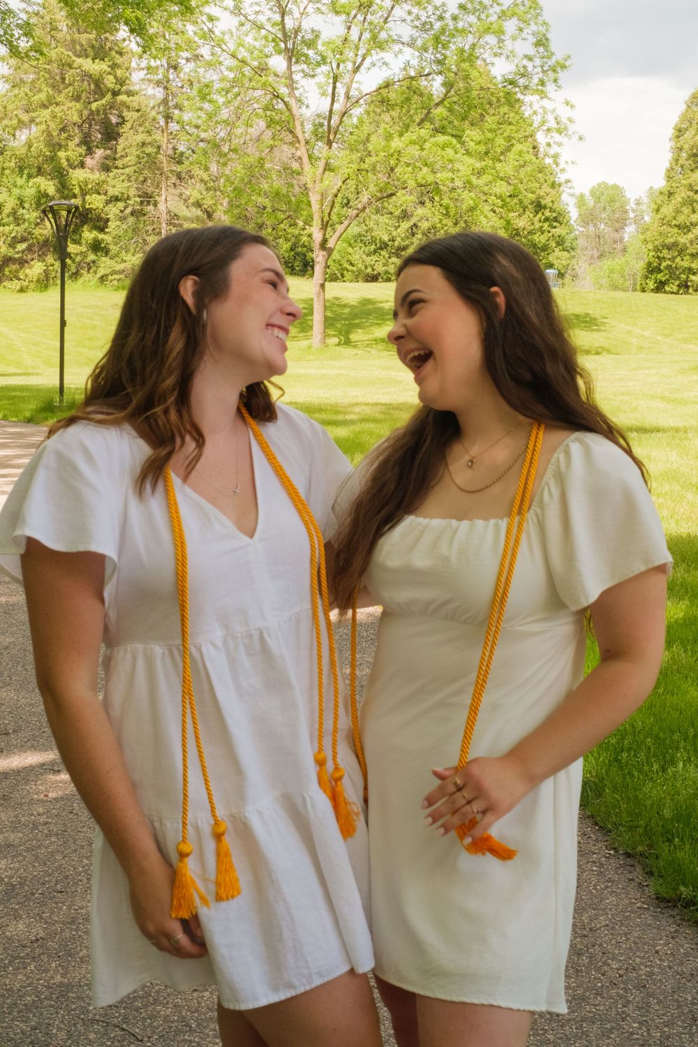 Senior photo session with Bethel University graduates