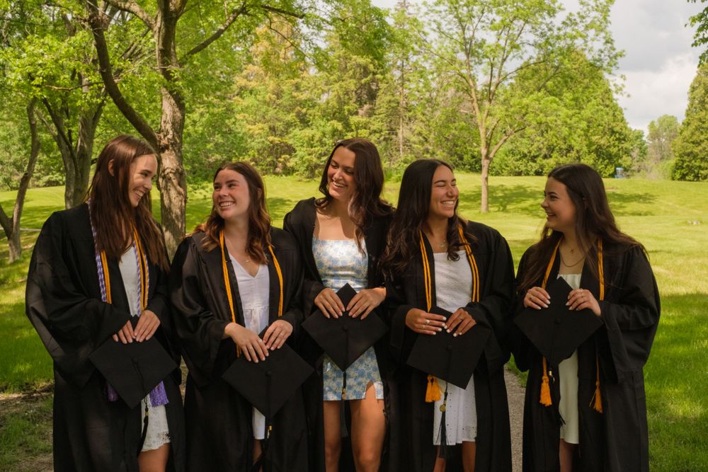 Senior photo session with Bethel University graduates