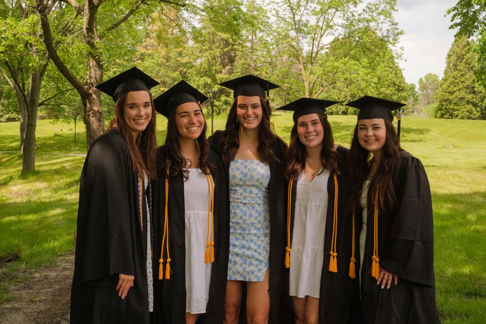 Senior photo session with Bethel University graduates