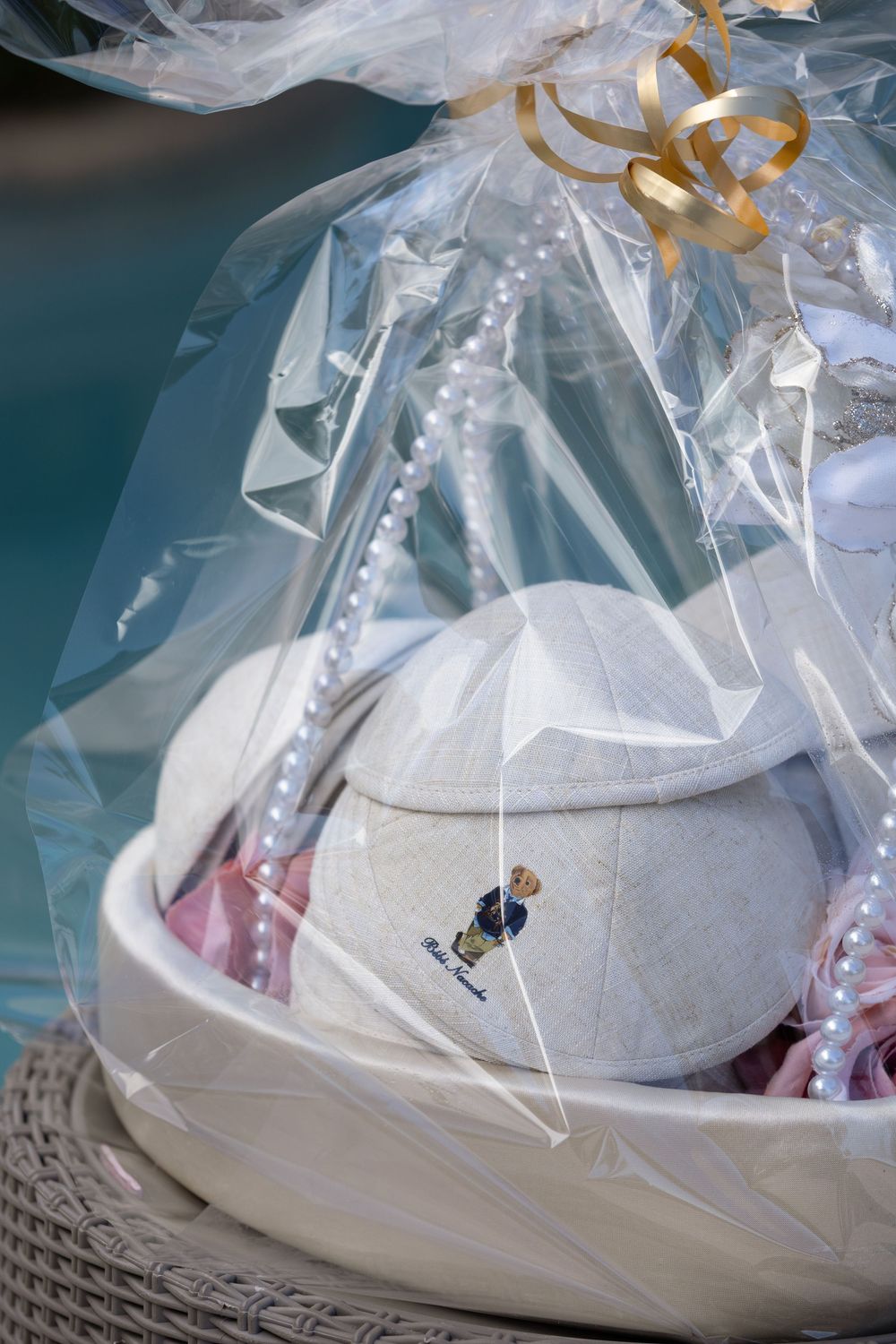 Panier de kippa remisent aux invités lors de la Brit Milah