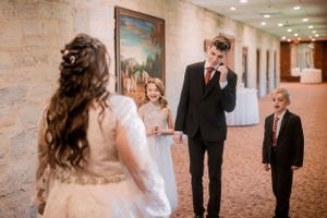 Franklin County photographer, Missouri photographer, STL photography, candid first look, family, portraits near me, photography near me.