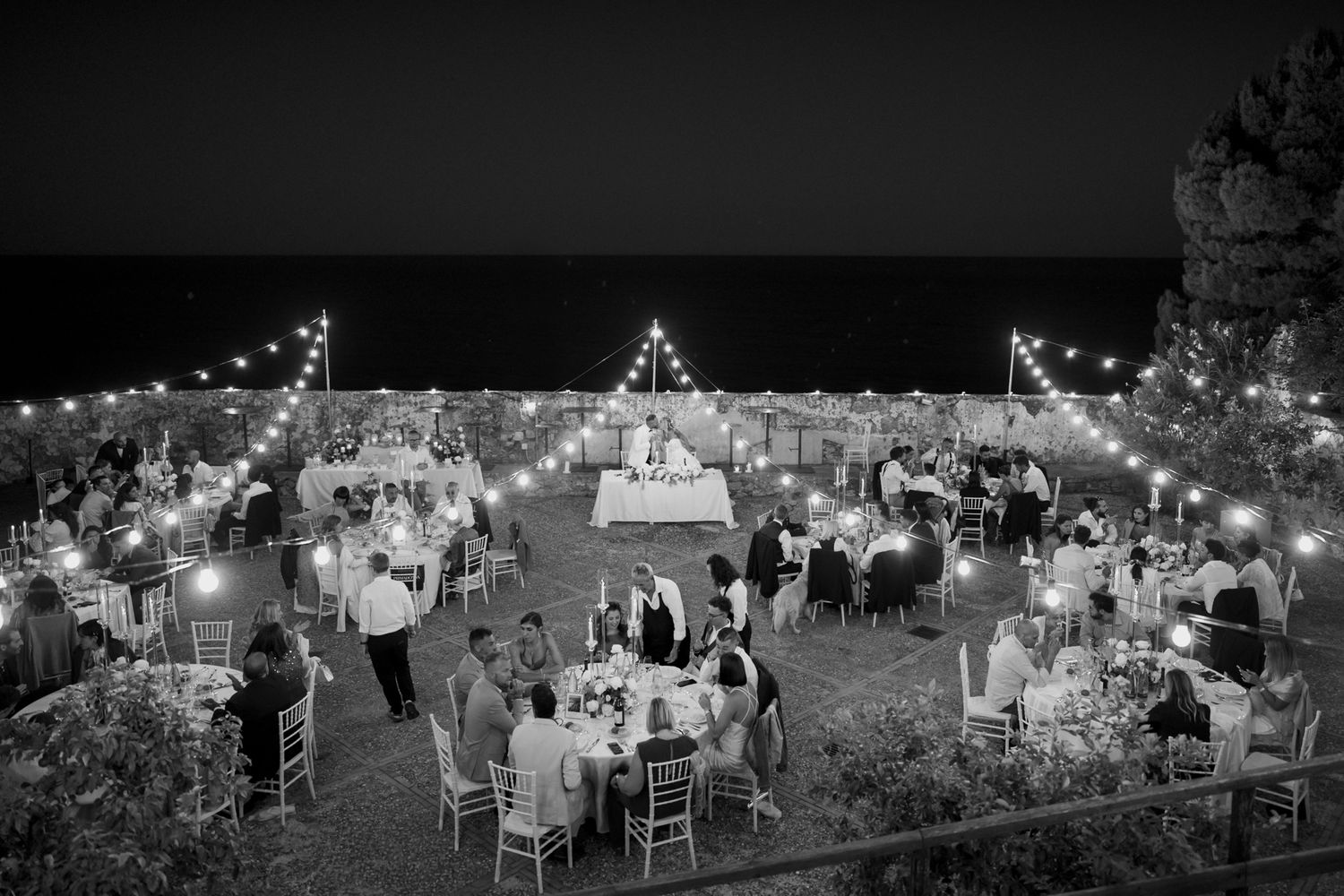 Dinner during the wedding at the wedding venue "La Fortezza" in Finale Ligure