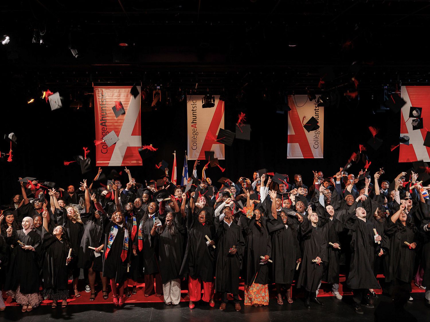 Découvrez nos réalisations en photographie événementielle à Montréal et au Québec : graduations, conférences, mariages, et corporatifs.