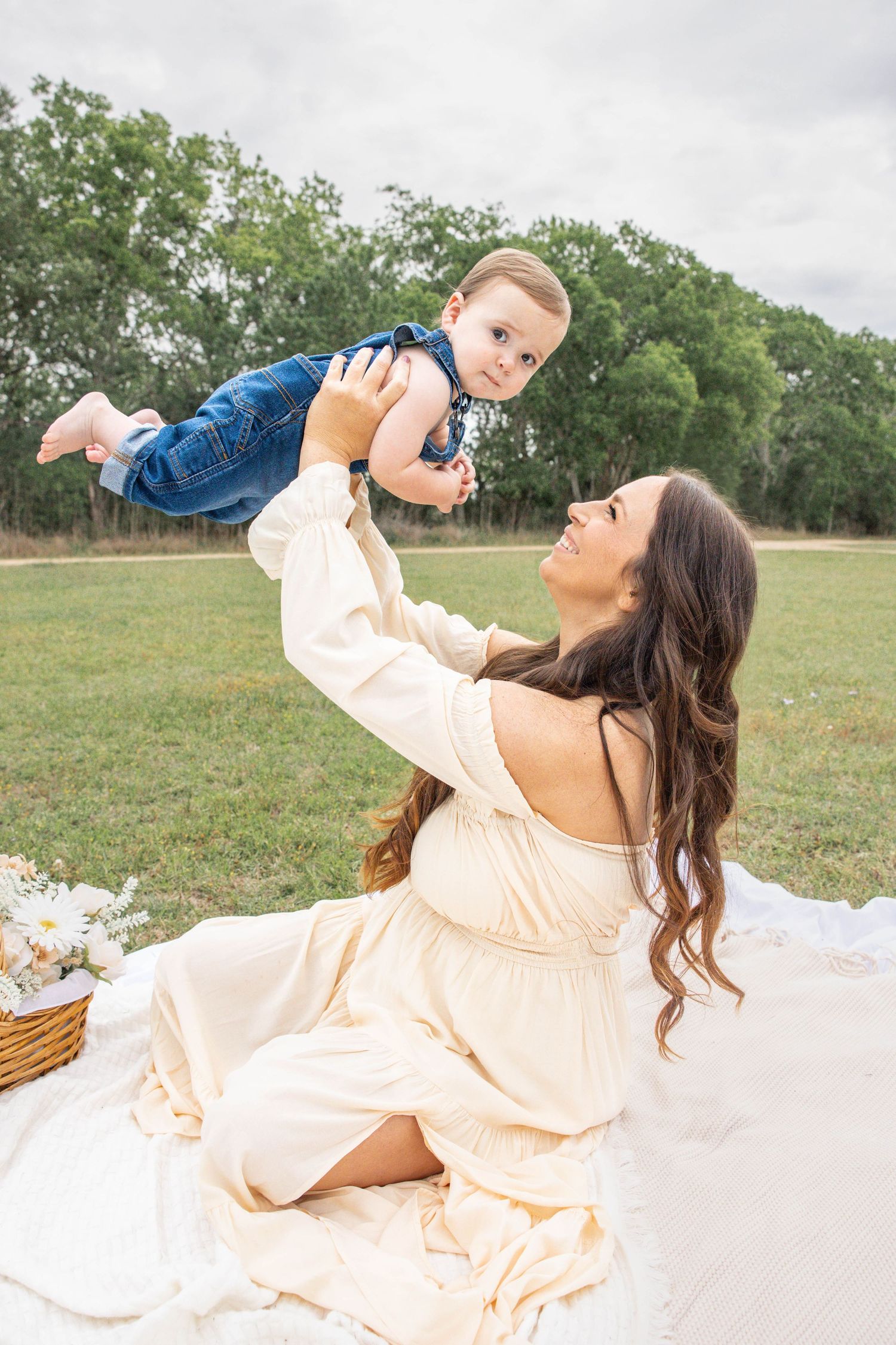Motherhood portrait session in Spring, Texas