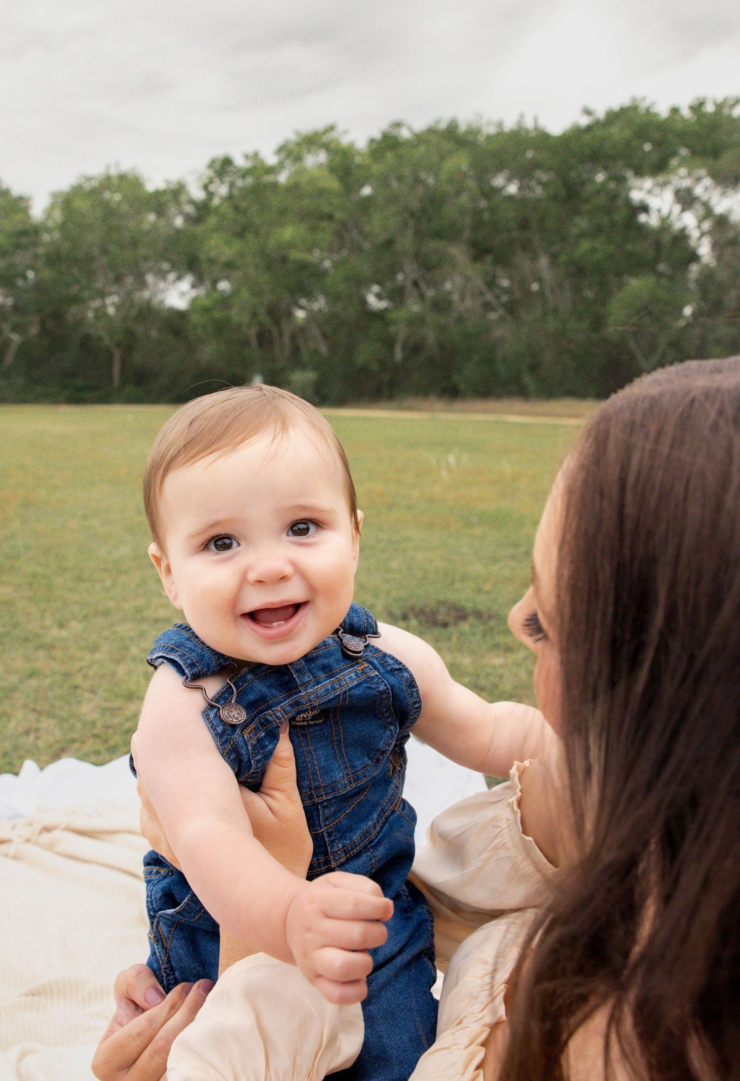 Motherhood portrait session in Spring, Texas