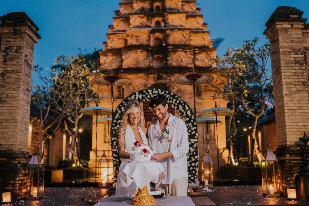 Honeymoon couple photography in Bali at a luxury resort