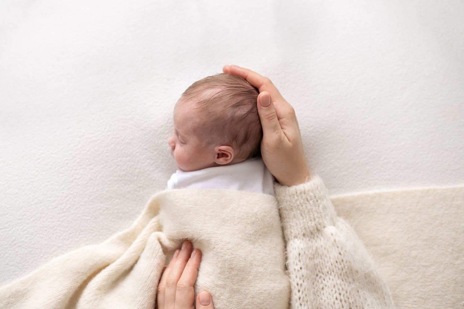 Natural newborn photography Nottingham NG16 baby sleeping in soft blanket