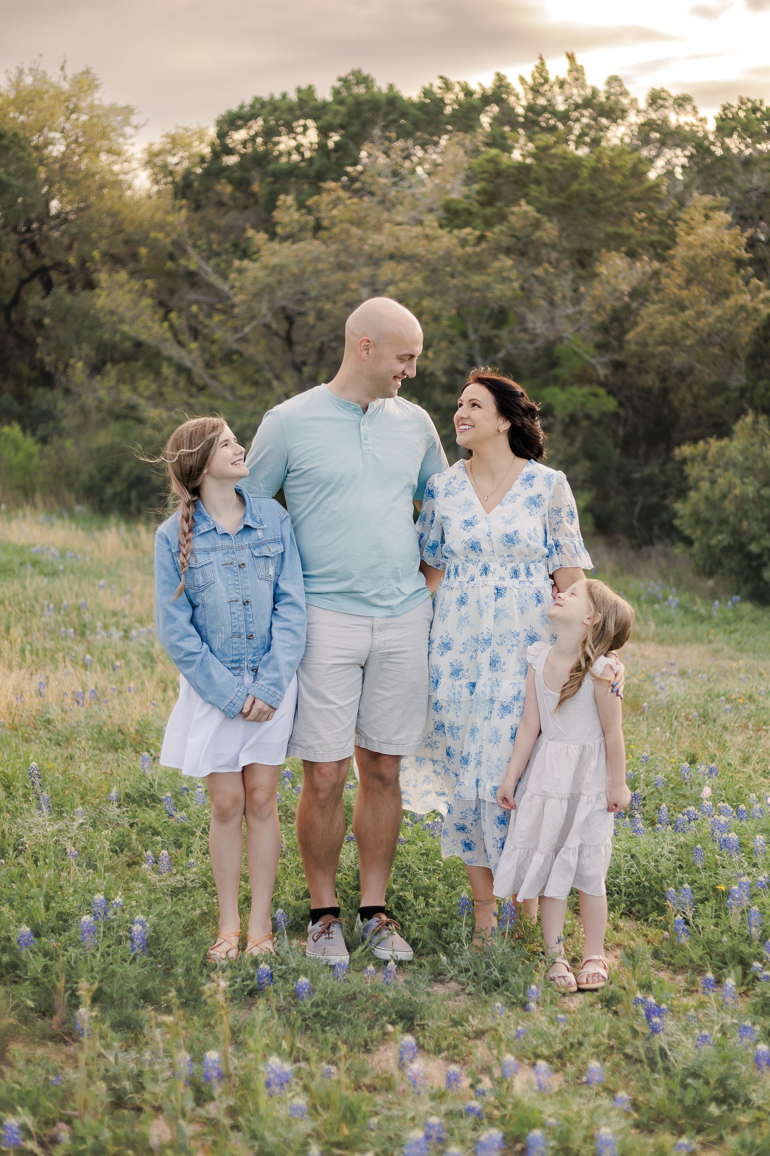 San Antonio Family Photographer takes engagement photos at Brackenridge Park San Antonio family Photographer