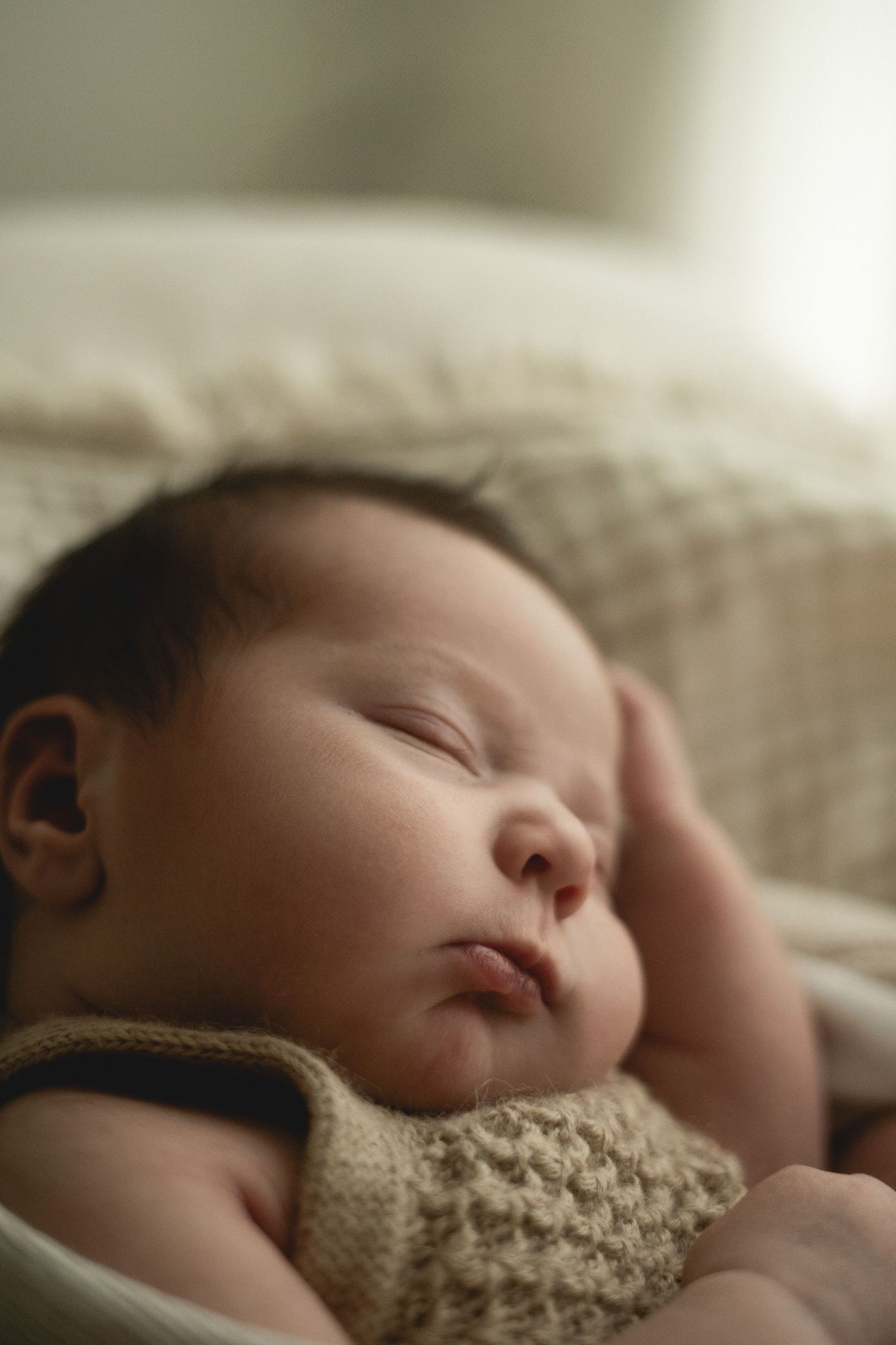 Maternity, newborn and family. Soft neutrals, captured in warm, natural light—embracing the beauty of motherhood.