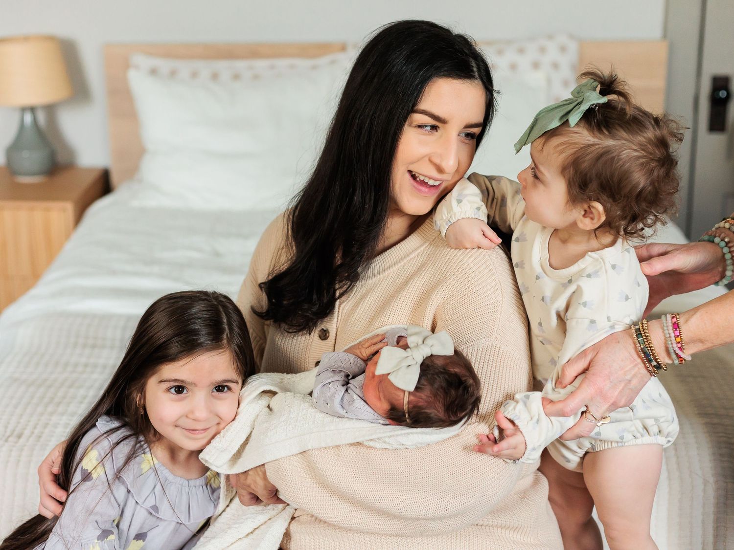 fresh 48, newborn in home lifestyle photos