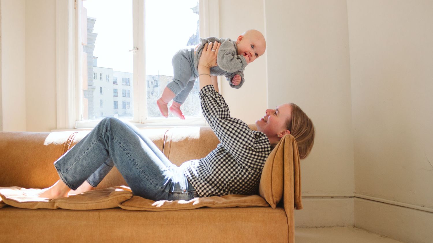 Vancouver Family and Motherhood Photographer offering candid, natural Sessions for pregnancy, newborn, breastfeeding, mommy and me sessions.