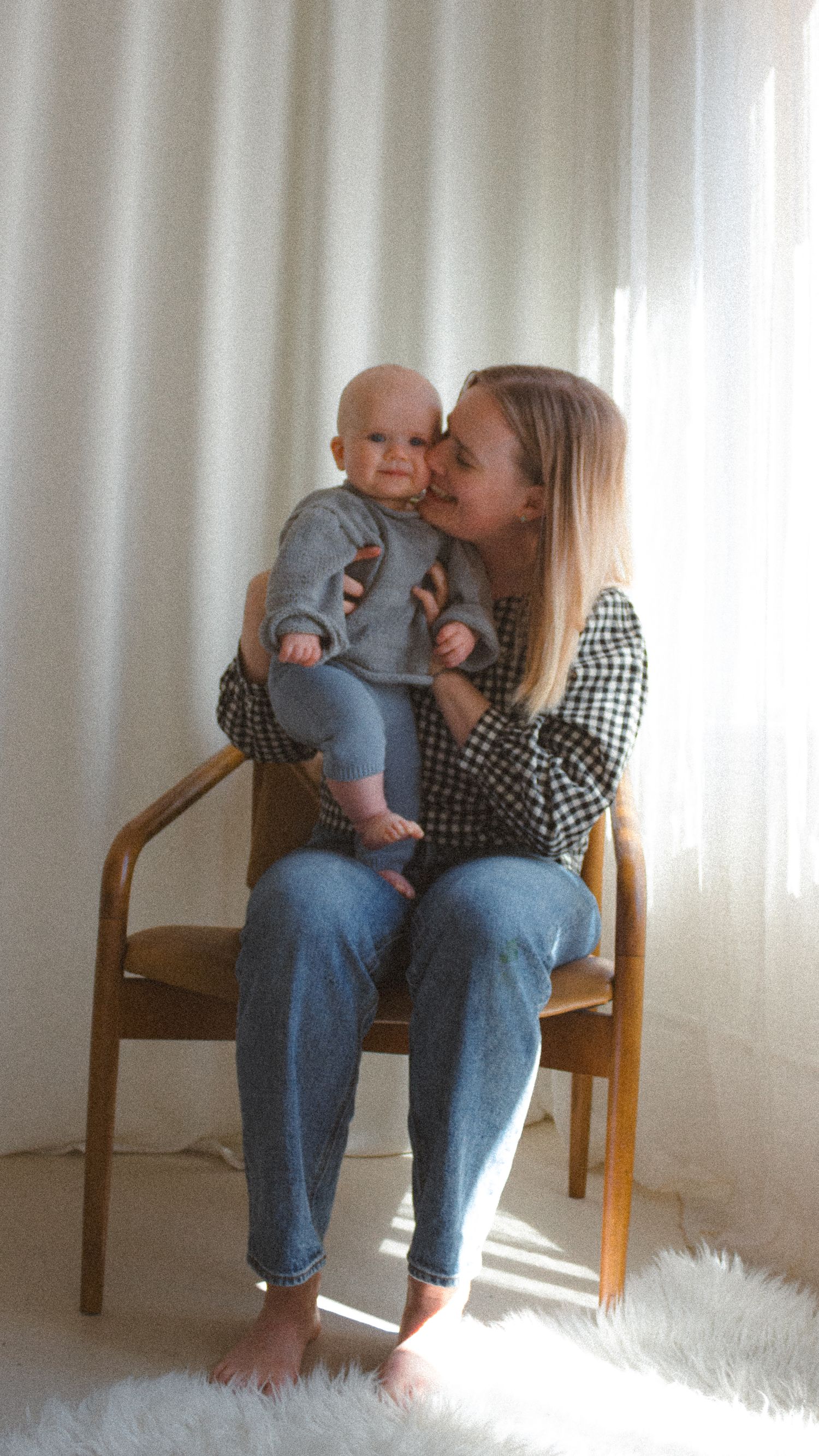 Vancouver Family and Motherhood Photographer offering candid, natural Sessions for pregnancy, newborn, breastfeeding, mommy and me sessions.