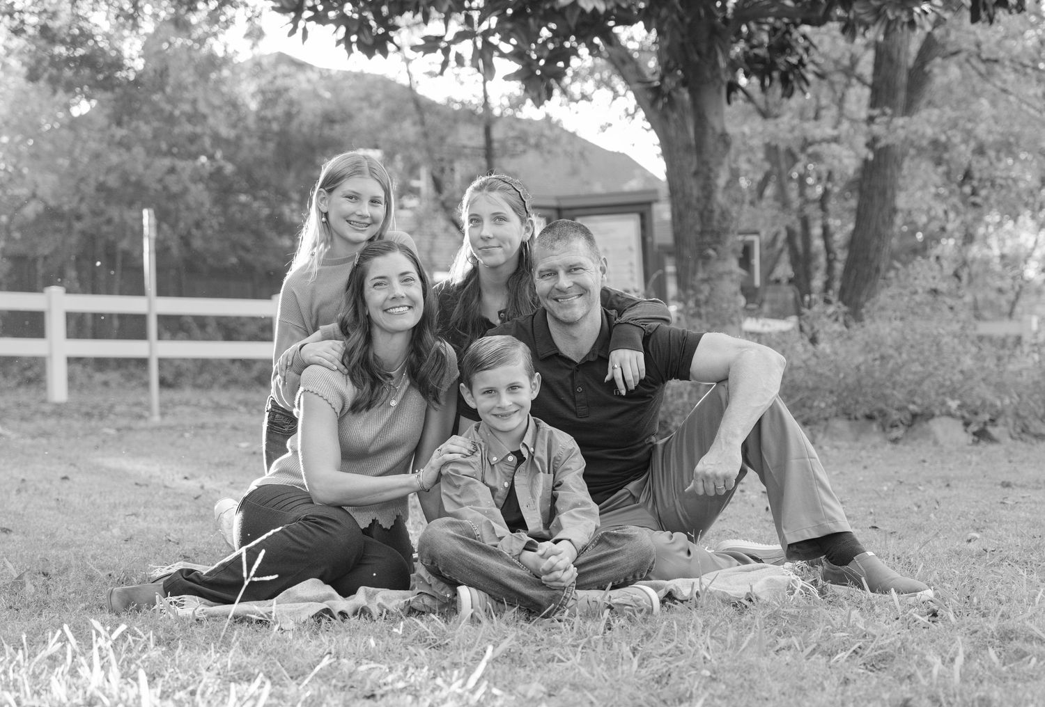 Fall family session mini urban big family extended outdoors rocks and buildings pond golden hour Westlake Texas photos Trophy Club Park Fall