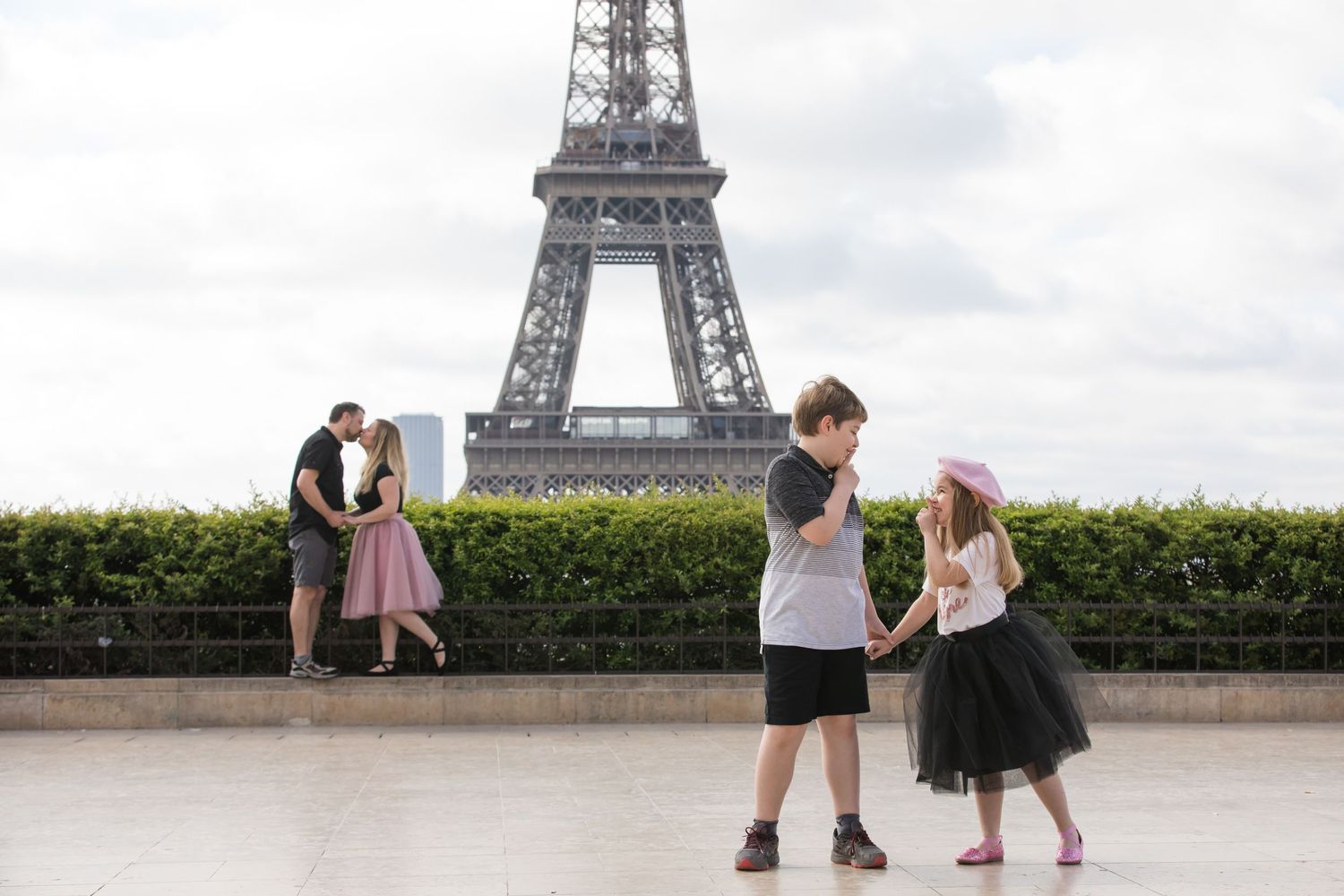 Fun family photoshoot at the Eiffel Tower with Julien LB Photography. Amazing looking photo