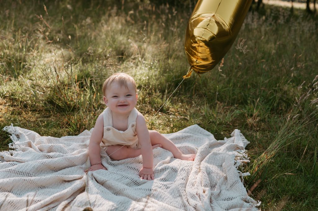 Melissa Stuer Photography Moederschapsfotograaf Moerbeke Oost-Vlaanderen kinderfotograaf meisje zonsopkomst eerste verjaardag