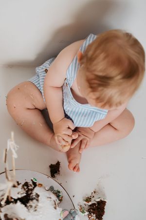 Melissa Stuer Photography Moederschapsfotograaf Moerbeke Oost-Vlaanderen kinderfotograaf Studio cakesmah eerste verjaardag studio jongen