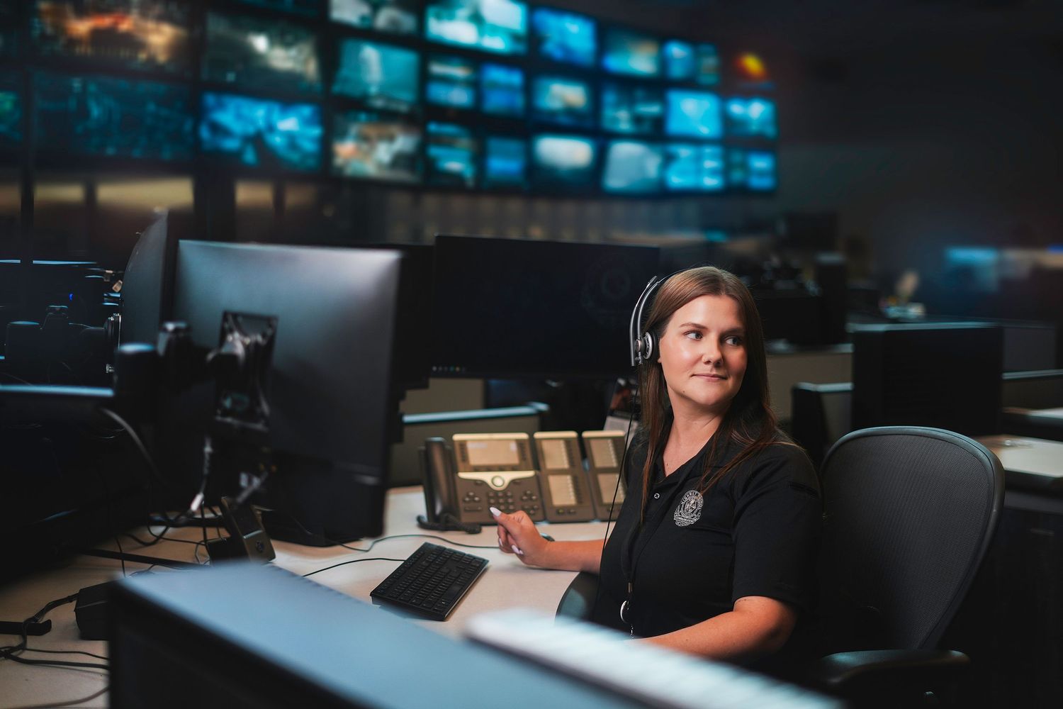 Orlando personal branding photographer Ray Alvarez — on location branding portrait of female professional in tech operations setting