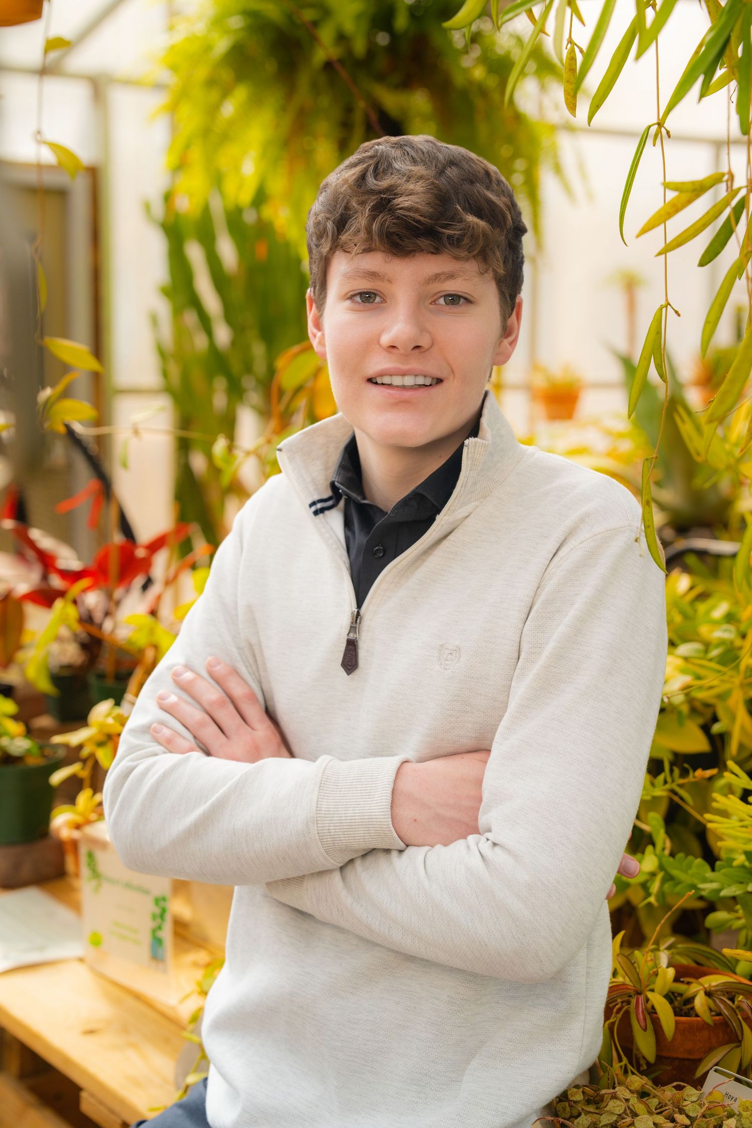 Quad Cities Senior portrait photoshoot in a greenhouse setting at Quad City Botanical Center Rock Island IL. Wezz De La Rosa Photography