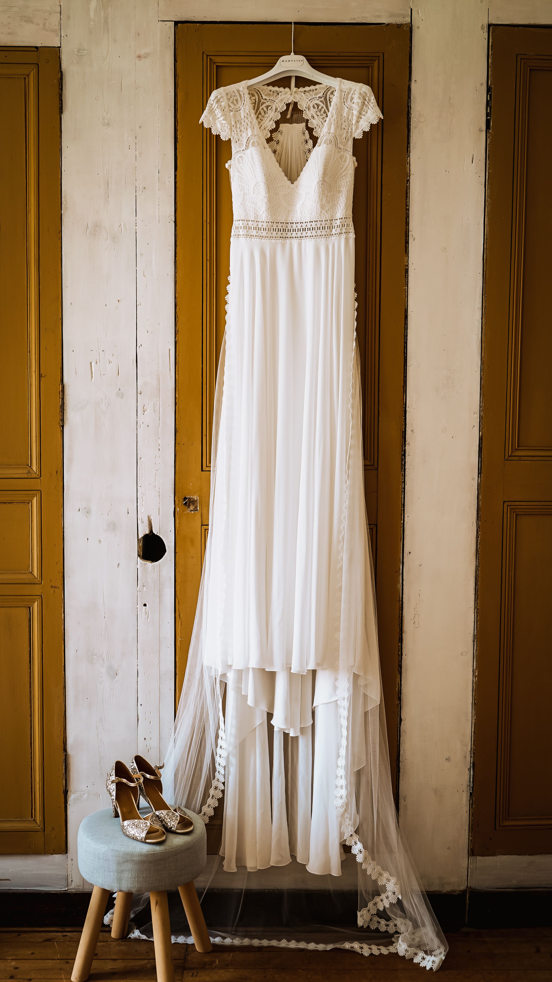 Photo du détail du bouquet de la robe de mariée, par Chloé Cabanes