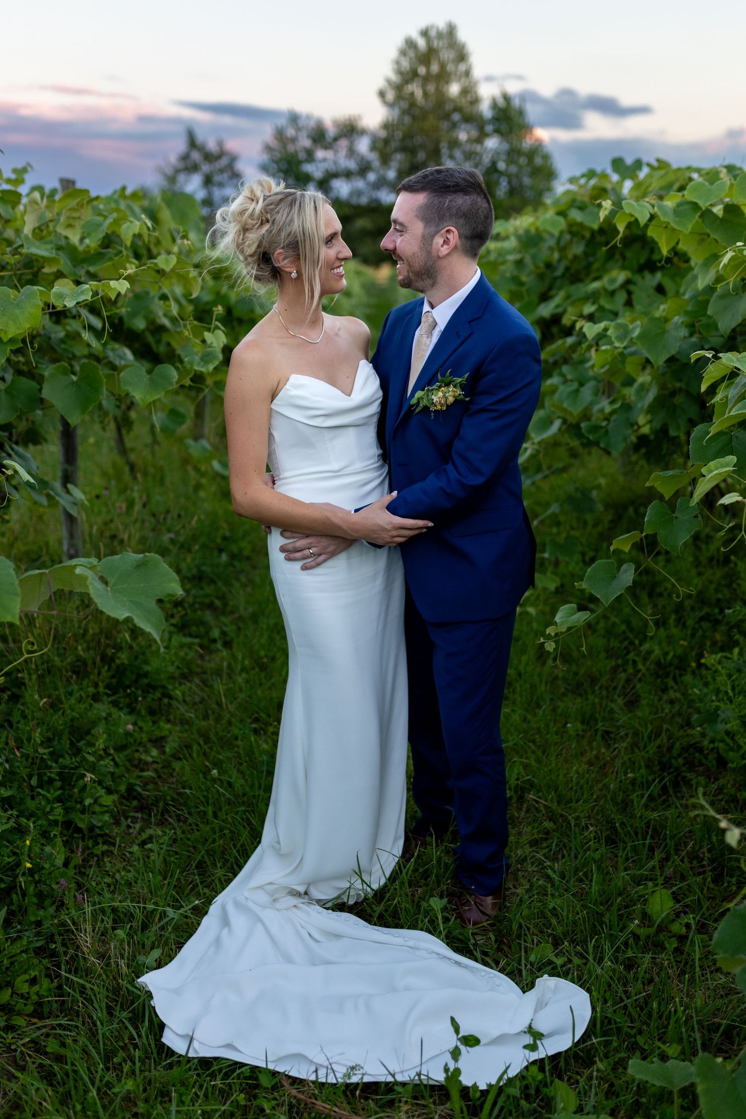 Bridal portraits. Altamont Vineyard and Winery.