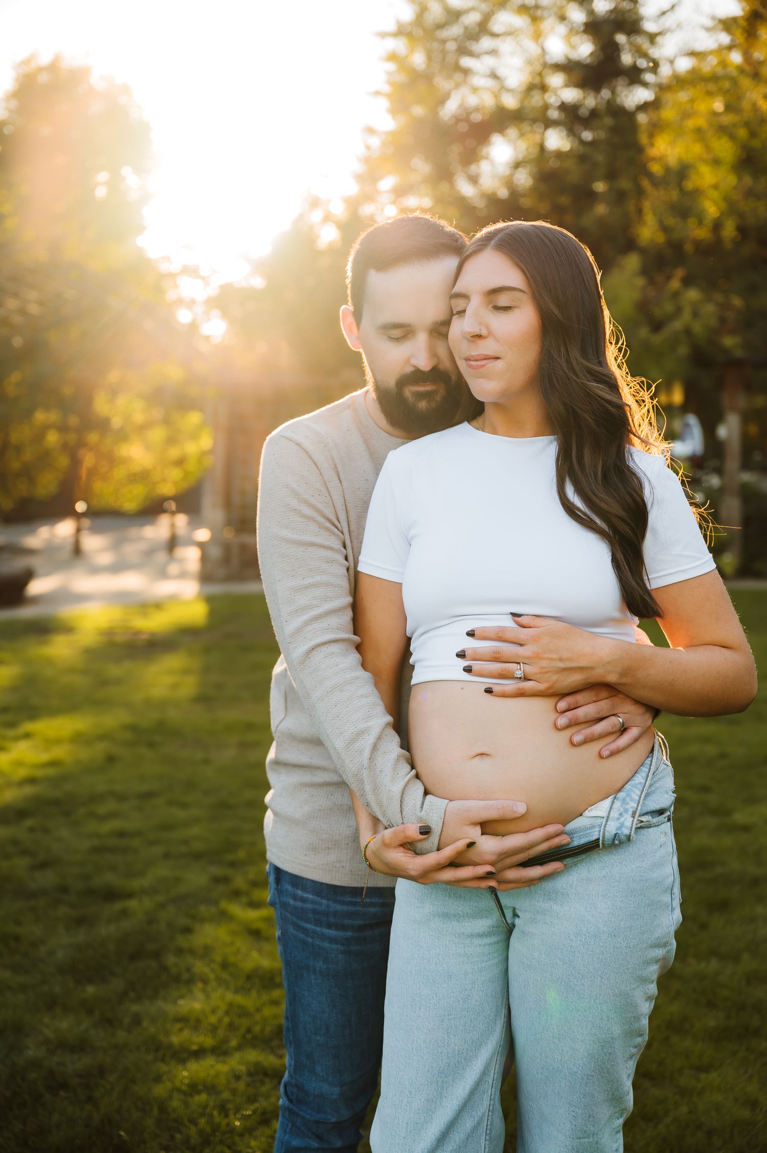 Pregnant woman stands in the woods