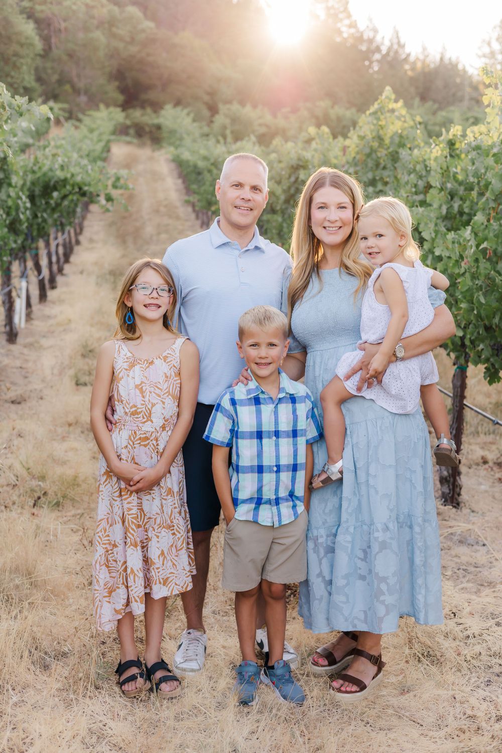 family in vineyard at sunset in Sonoma County. family photos. fall mini session. Sonoma county photographer