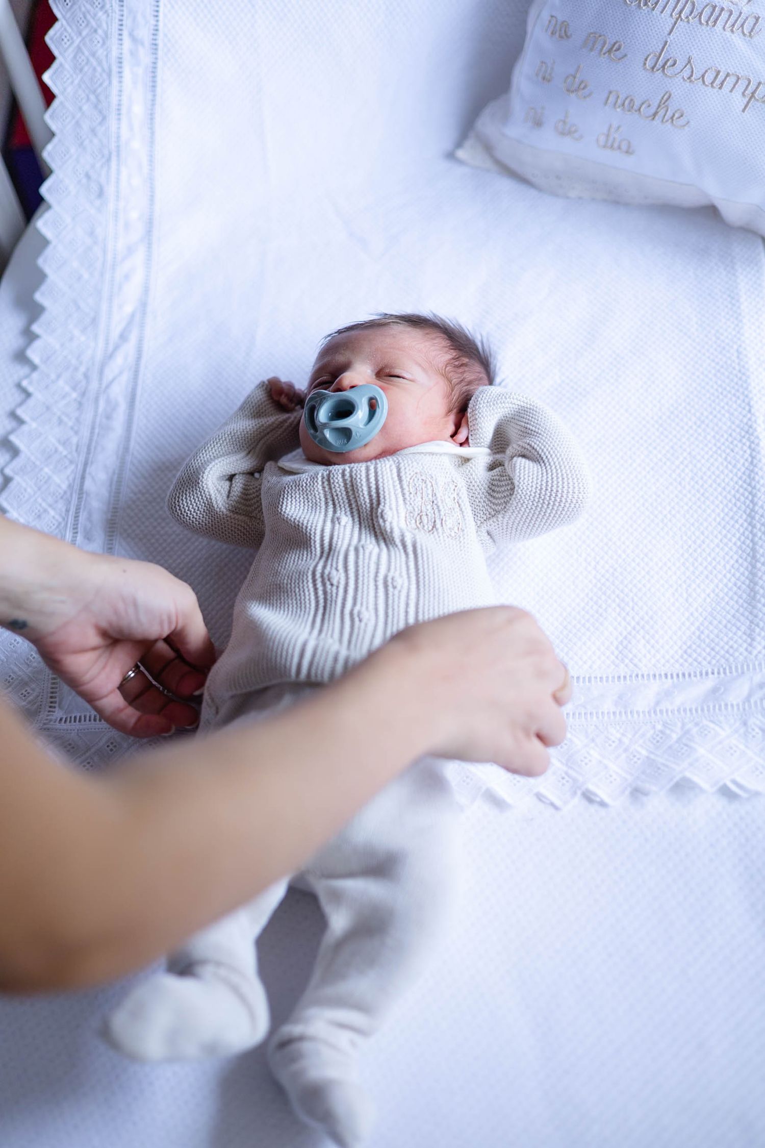Fotografía newborn en Cap Cana y Punta Cana con estilo delicado. Cada detalle cuidado para recuerdos inolvidables.