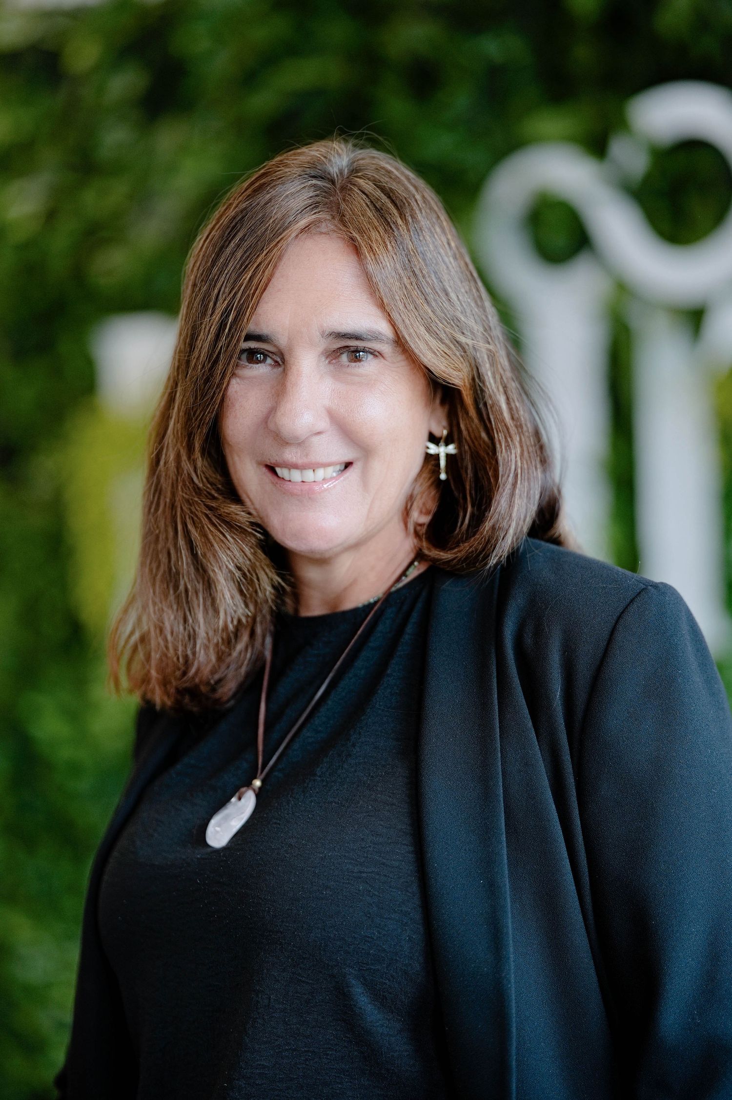 retrato corporativo de una mujer sonriendo