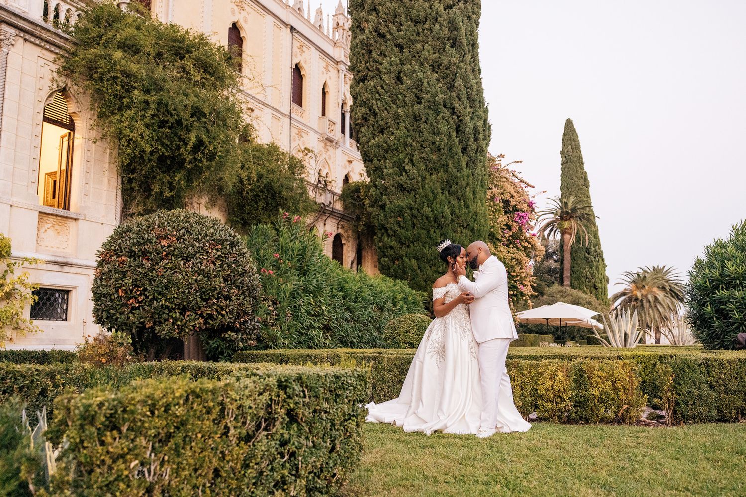 Luxury destination wedding reception on Isola del Garda with floral design in white, blush and gol