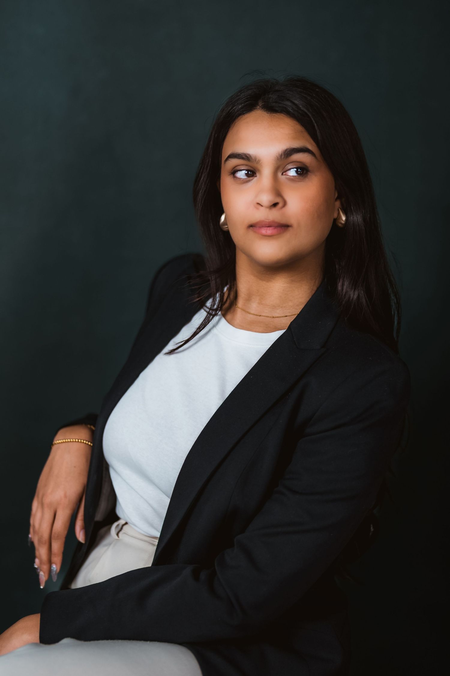 Corporate headshot in Dubai – professional woman portrait, studio background