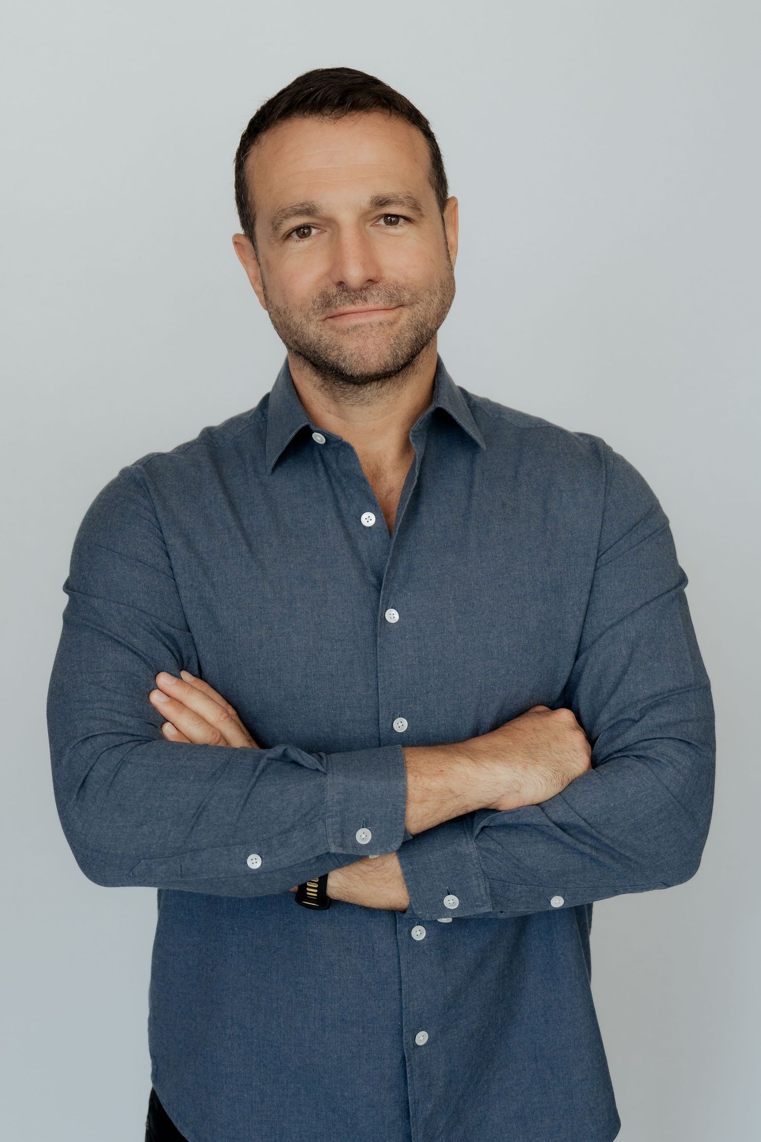 Corporate headshot in Dubai – professional studio portrait