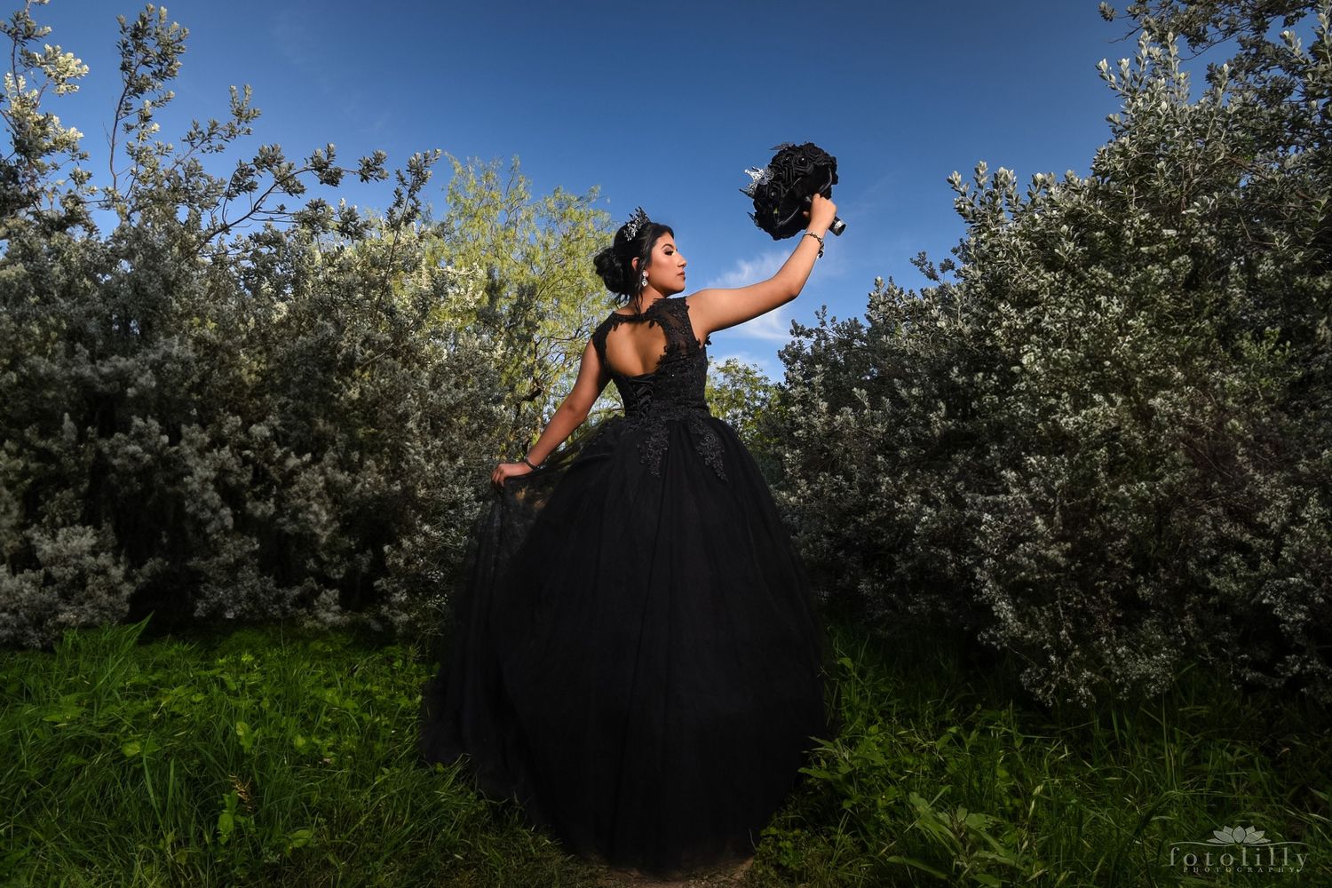 Professional Grand Prairie quinceañera horse photography session at Rancho de las 4 Riatas with Fotolilly Photography in DFW Texas.