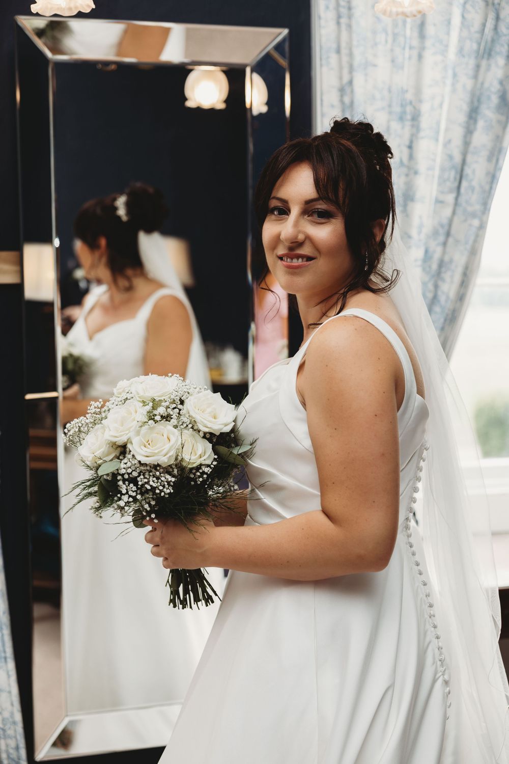 Natural wedding photography at Prestwold Hall