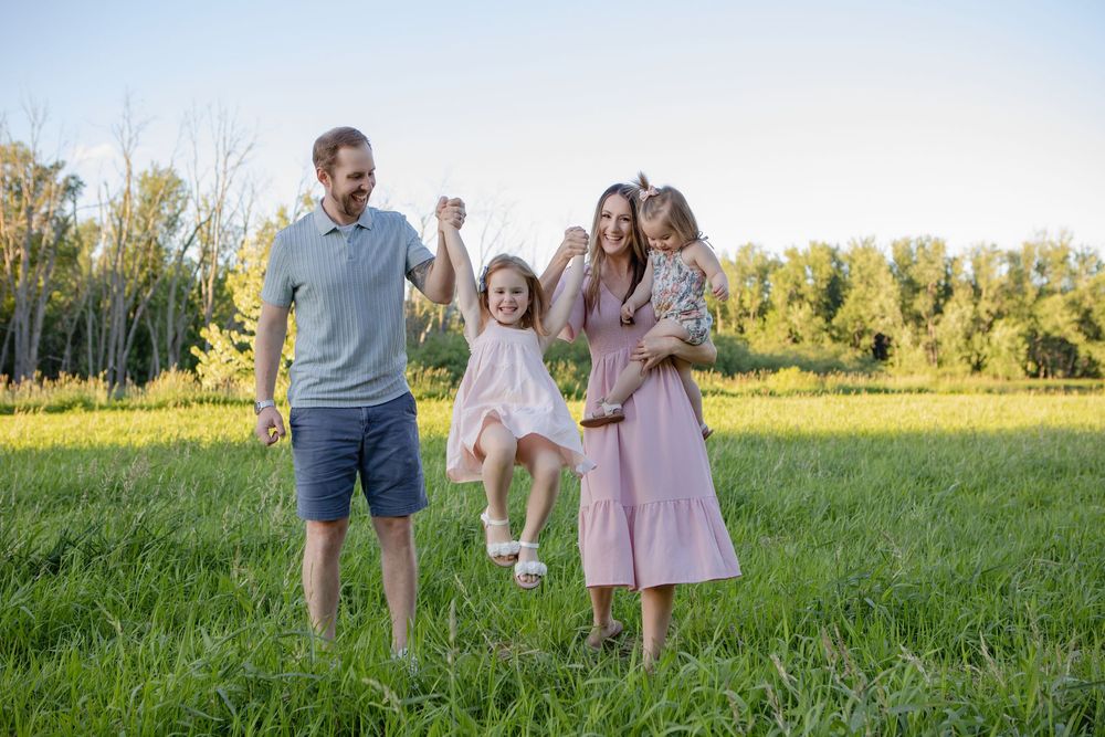 Kendall Kuss Photography Waukesha County family photographer. Mini Sessions family photographer in Watertown WI
