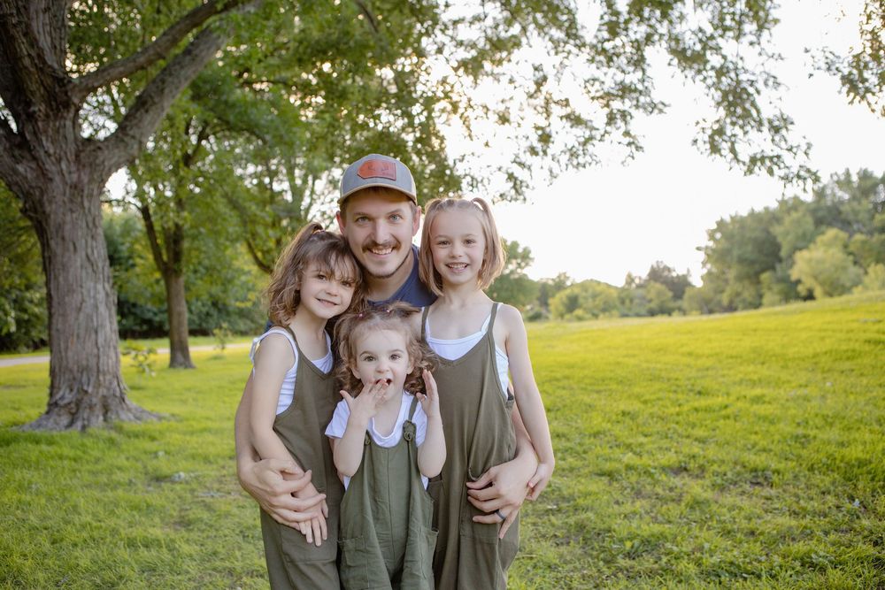 Kendall Kuss Photography Waukesha County family photographer. Mini Sessions family photographer in Watertown WI