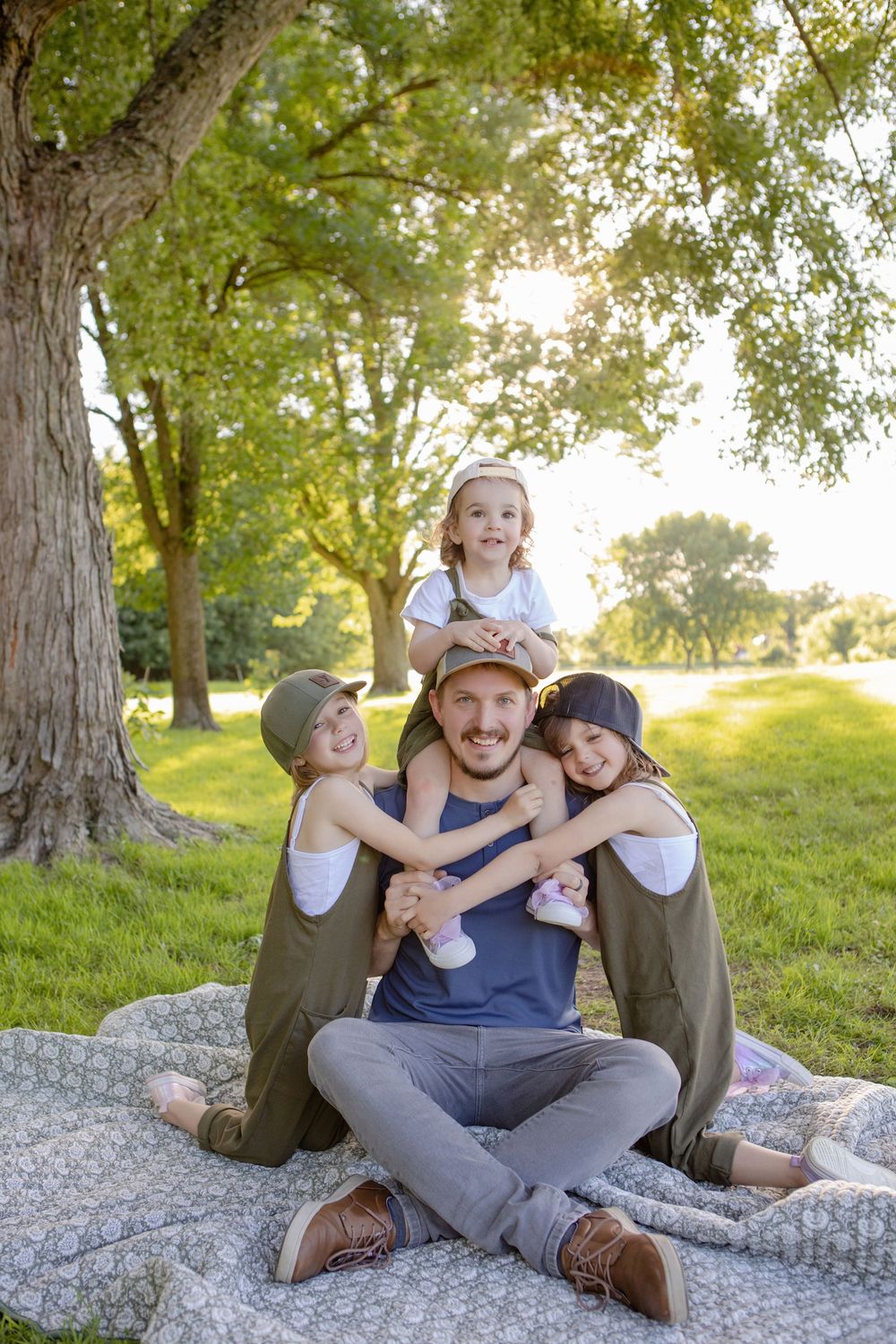 Kendall Kuss Photography Waukesha County family photographer. Mini Sessions family photographer in Watertown WI